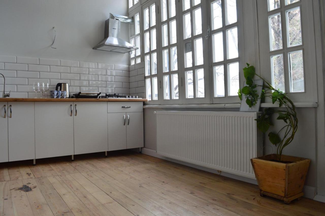 Woodmood Hostel Тбилиси Экстерьер фото