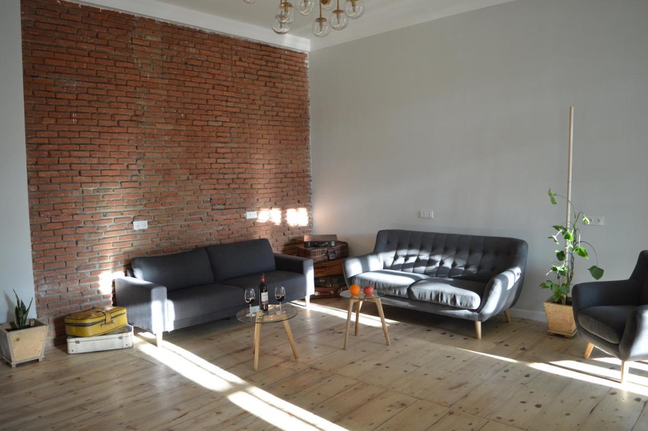 Woodmood Hostel Тбилиси Экстерьер фото