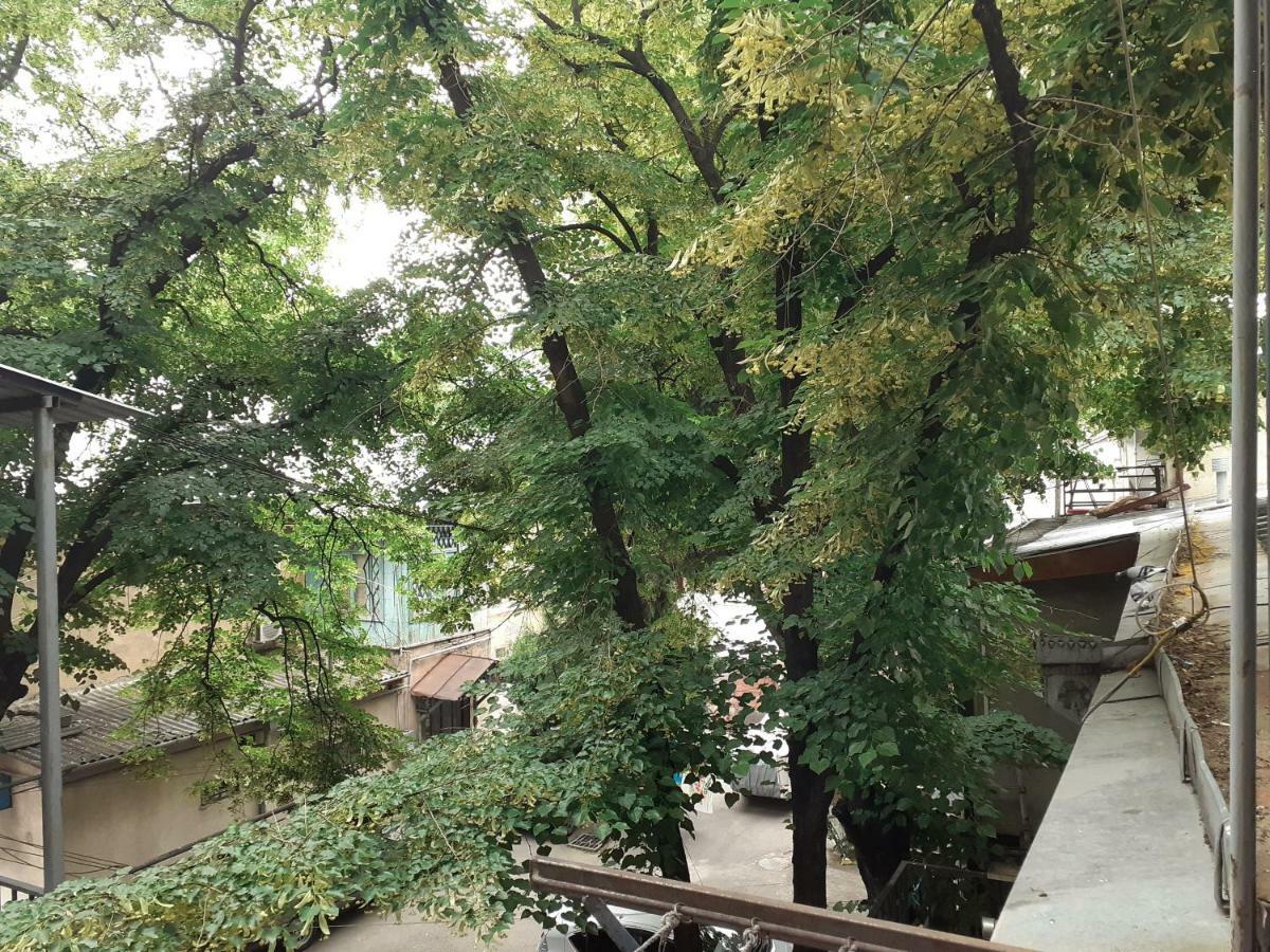 Woodmood Hostel Тбилиси Экстерьер фото