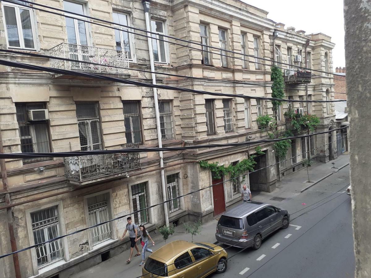 Woodmood Hostel Тбилиси Экстерьер фото
