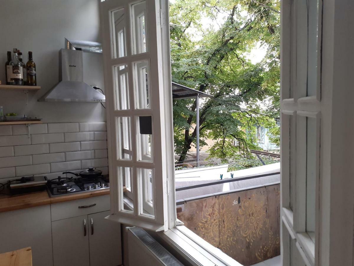 Woodmood Hostel Тбилиси Экстерьер фото